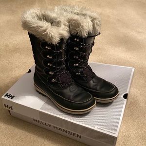 Helly Hansen Garibaldi Boots - Barely Worn!